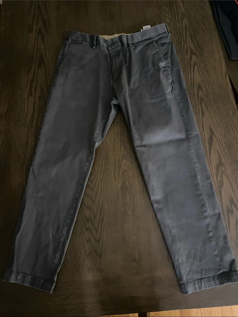 Banana Republic Straight-Leg Jeans in Charcoal Gray